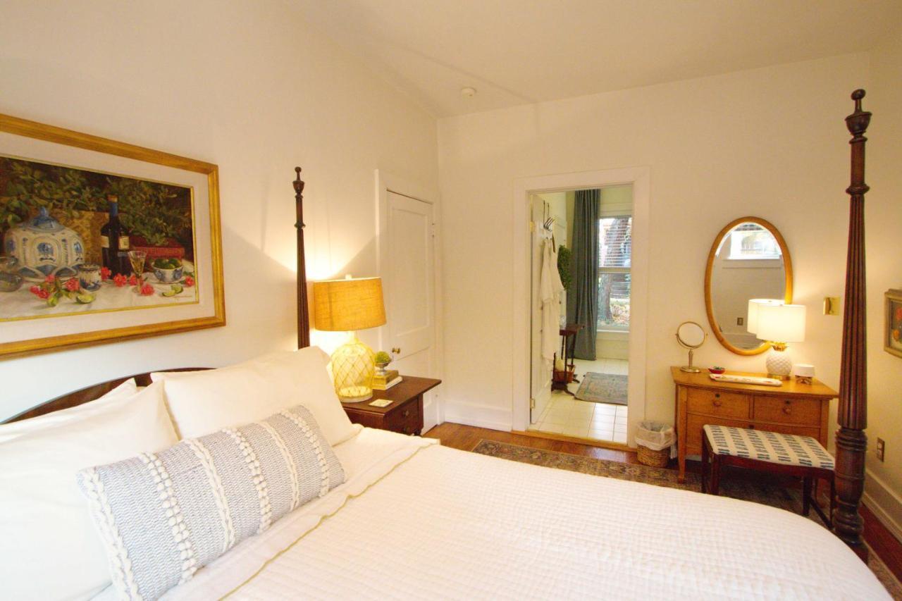 Louisville Bourbon Inn Room photo